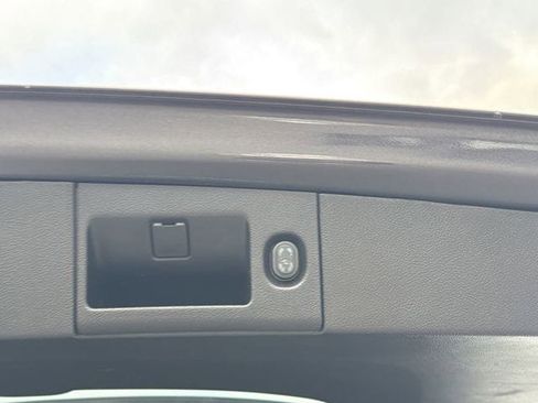 Used 2018 GMC Yukon SLT RWD image 16