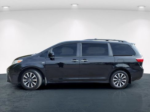 Used 2019 Toyota Sienna XLE image 3