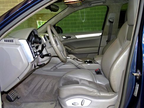 Used 2014 Porsche Cayenne GTS image 12