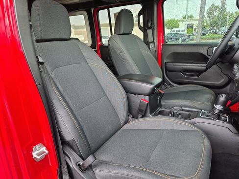 Used 2024 Jeep Wrangler Unlimited AWD/4WD image 30