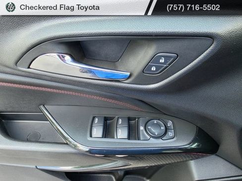 Used 2024 Chevrolet Trax RS w/ Sunroof Package FWD image 21