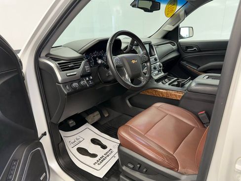 Used 2019 Chevrolet Suburban Premier w/ Premier Plus Edition AWD/4WD image 35