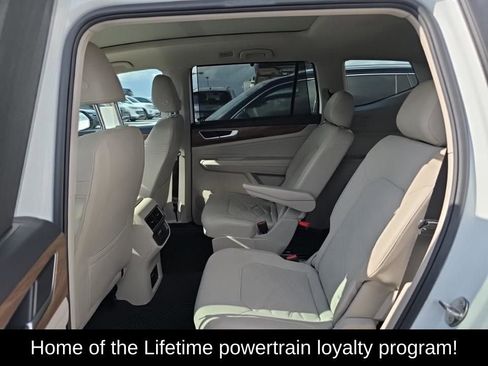 Used 2024 Volkswagen Atlas SE image 4