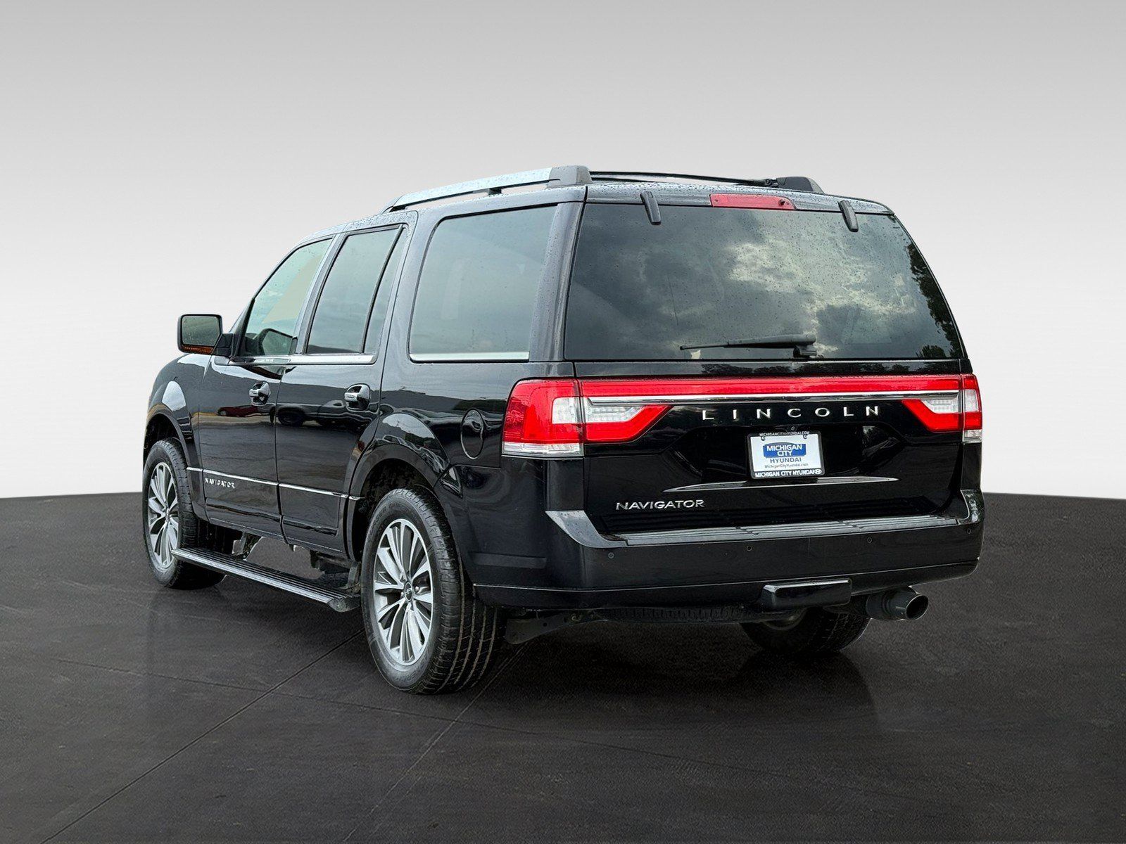Used 2017 Lincoln Navigator Select AWD/4WD image 7