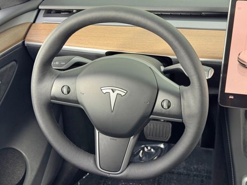 Used 2024 Tesla Model Y Long Range image 18
