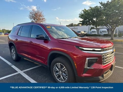 Used 2026 Chevrolet Traverse LT FWD image 2