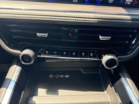 Used 2025 Chevrolet Tahoe LT AWD/4WD image 21