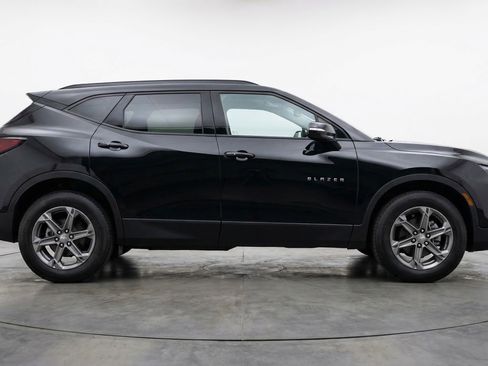Used 2025 Chevrolet Blazer LT FWD image 11