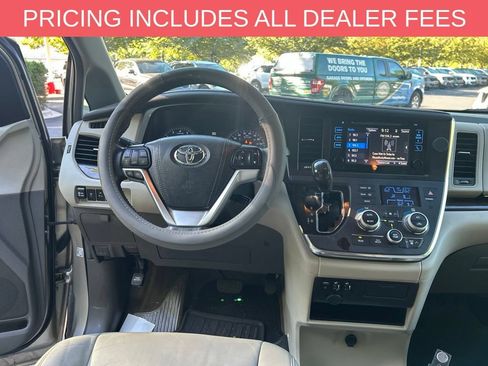 Used 2017 Toyota Sienna XLE w/ XLE Navigation Package FWD image 2