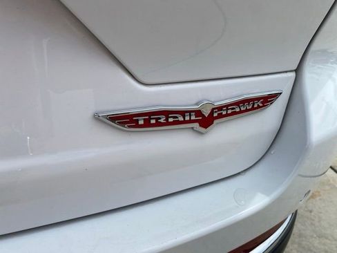 Used 2023 Jeep Grand Cherokee Limited w/ Trailer Tow Prep Group (B) AWD/4WD image 6