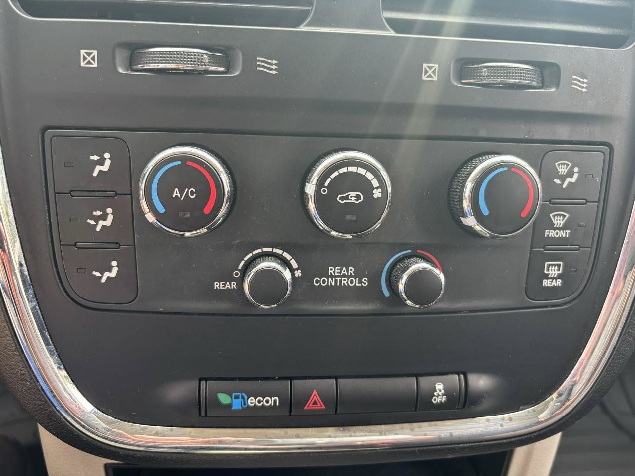 Used 2013 Dodge Grand Caravan SE FWD image 12