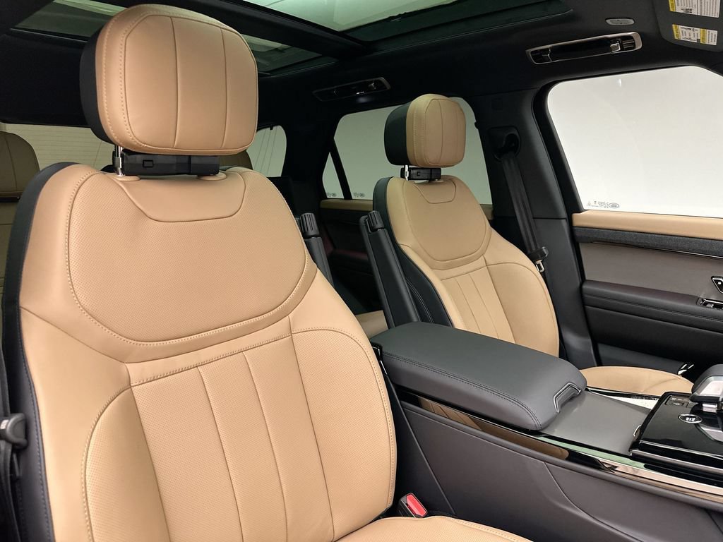 New 2027 Land Rover Range Rover Sport Dynamic SE AWD/4WD image 6
