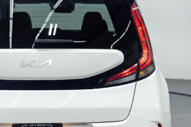 Used 2023 Kia Soul LX w/ Option Group 015 FWD image 8