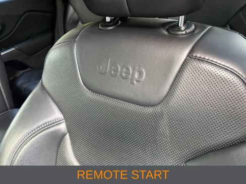 Used 2019 Jeep Cherokee Limited w/ Luxury Group AWD/4WD image 6
