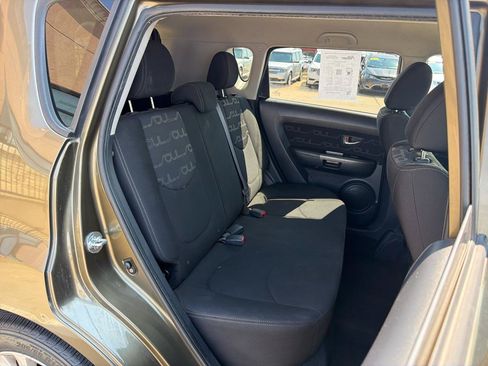 Used 2013 Kia Soul + w/ Audio Pkg FWD image 25