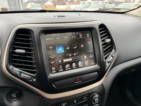 Used 2015 Jeep Cherokee Limited image 9