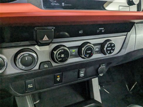 Used 2016 Toyota Tacoma TRD Off-Road image 20