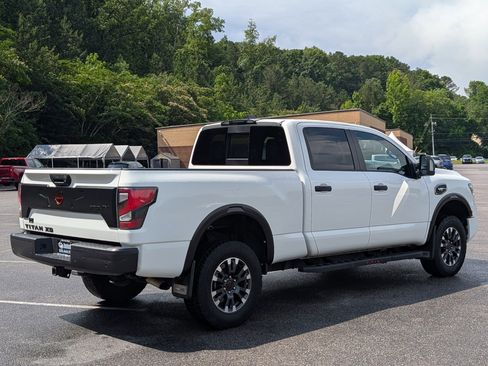 Used 2024 Nissan Titan PRO-4X AWD/4WD image 9