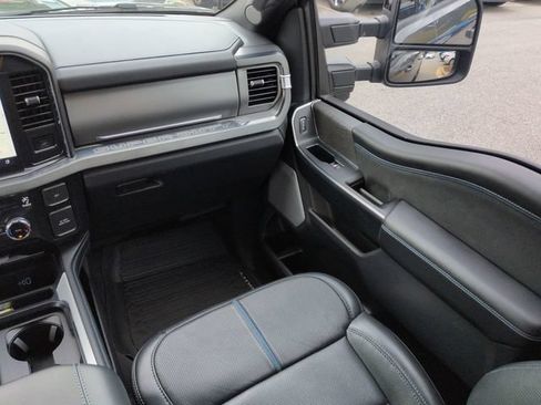 Used 2025 Ford F350 Platinum w/ FX4 Off-Road Package AWD/4WD image 16