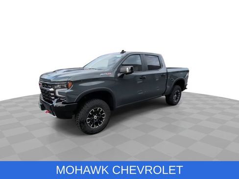 Used 2025 Chevrolet Silverado 1500 ZR2 w/ Technology Package image 4