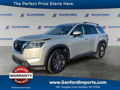 Used 2024 Nissan Pathfinder SV image 1