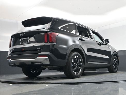 New 2026 Kia Sorento S image 14