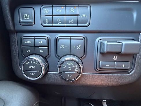 New 2026 Chevrolet Tahoe High Country AWD/4WD image 21