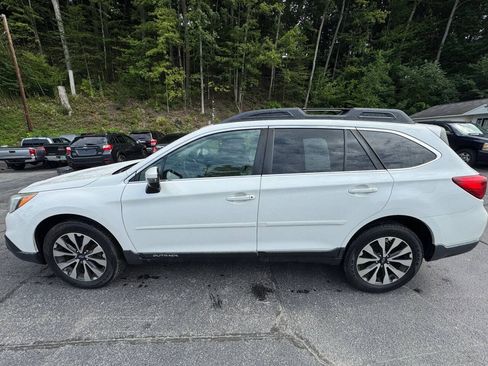 Used 2017 Subaru Outback 3.6R Limited AWD/4WD image 5