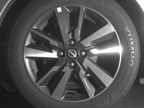 Used 2025 Nissan Versa SV FWD image 12