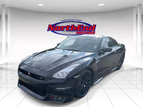 Used 2024 Nissan GT-R Premium w/ Floor Mat Package AWD/4WD image 2
