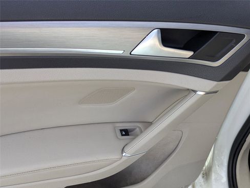 Used 2016 Volkswagen Golf SE w/ Lighting Package FWD image 16