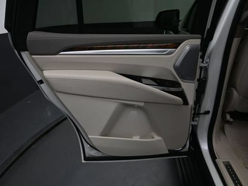 Certified 2025 Cadillac Escalade Premium Luxury Platinum AWD/4WD image 18