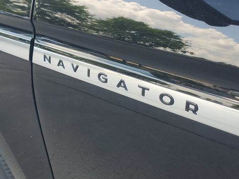 New 2027 Lincoln Navigator Reserve AWD/4WD image 7