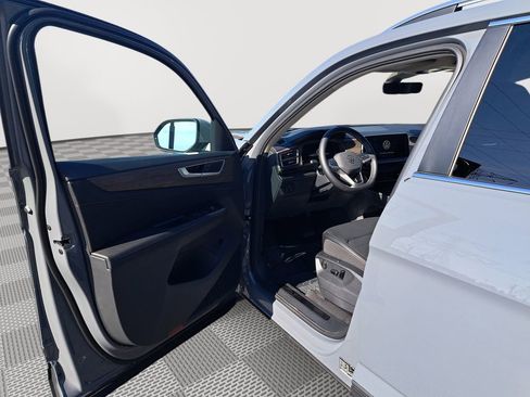 New 2025 Volkswagen Atlas SEL image 11