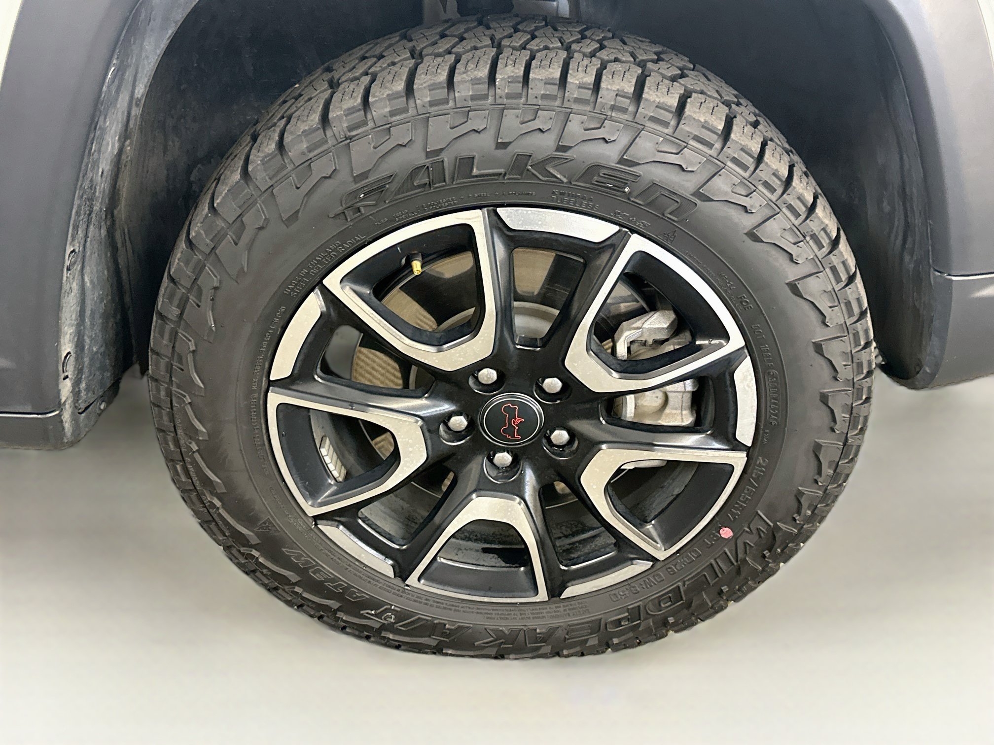 Used 2025 Jeep Compass Trailhawk AWD/4WD image 11