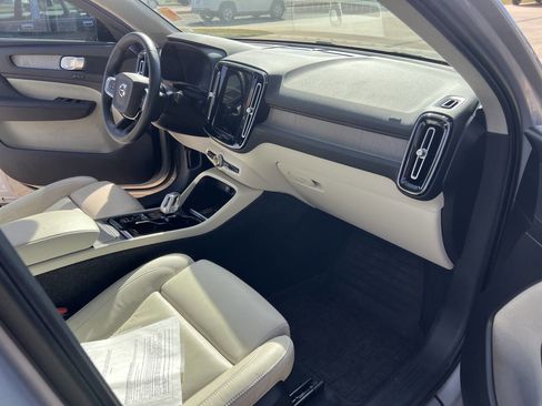 Used 2023 Volvo XC40 B5 Plus w/ Protection Package Premier image 2