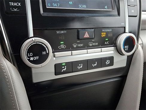 Used 2013 Toyota Camry LE image 15