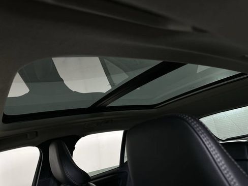 Used 2023 Volvo XC40 B5 Plus AWD/4WD image 19