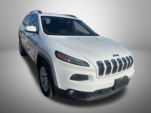 Used 2016 Jeep Cherokee Latitude w/ Cold Weather Group image 2