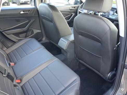 Used 2023 Volkswagen Jetta SE FWD image 19