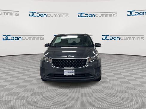 Used 2017 Kia Sedona LX w/ LX Essentials Premium Package image 3