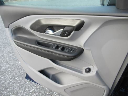 Used 2023 GMC Terrain SLE w/ Driver Convenience Package image 28