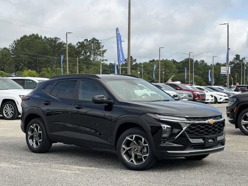Used 2025 Chevrolet Trax LT w/ LT Convenience Package FWD image 13