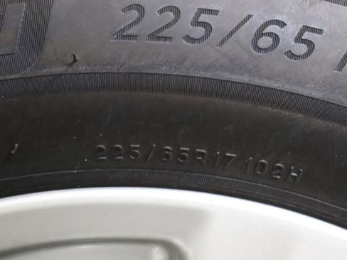 Used 2021 Toyota RAV4 XLE w/ Convenience Package FWD image 43