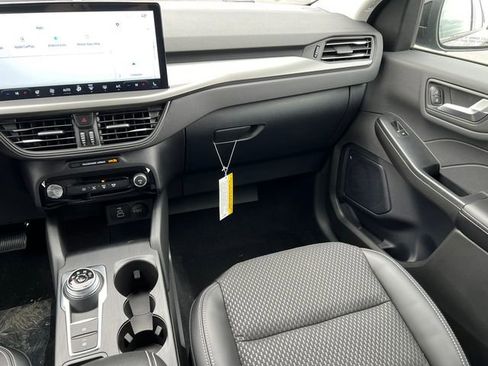 New 2024 Ford Escape SE FWD image 26
