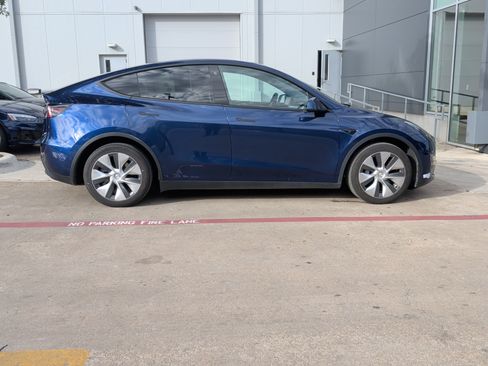 Used 2022 Tesla Model Y Long Range AWD/4WD image 11