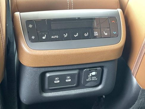 New 2026 Nissan Pathfinder Platinum AWD/4WD image 17