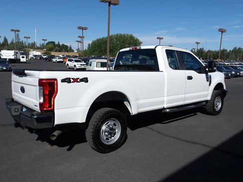 Used 2018 Ford F250 XL w/ Power Equipment Group AWD/4WD image 5