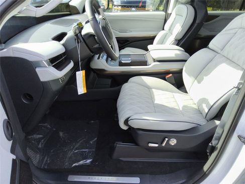 New 2026 Lincoln Navigator L Black Label image 13