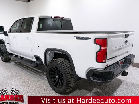 Used 2025 Chevrolet Silverado 2500 LT image 3